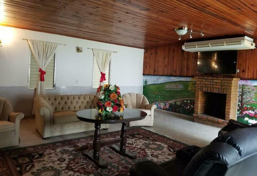 هتل Estancia Del Bosque Forest Guest House