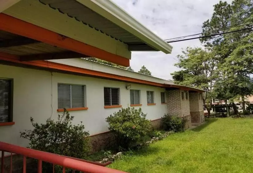 هتل Estancia Del Bosque Forest Guest House