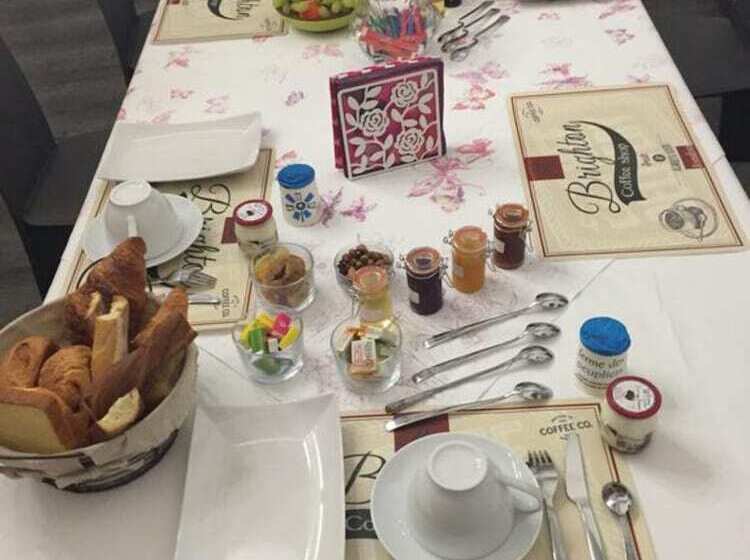 تختخواب و صبحانه Clos D Allonne