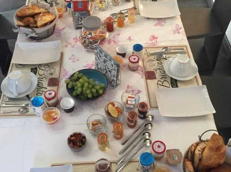 تختخواب و صبحانه Clos D Allonne