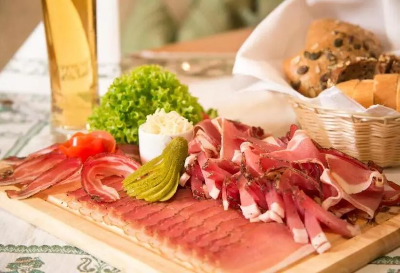 Hotelli Alpenrast Tyrol