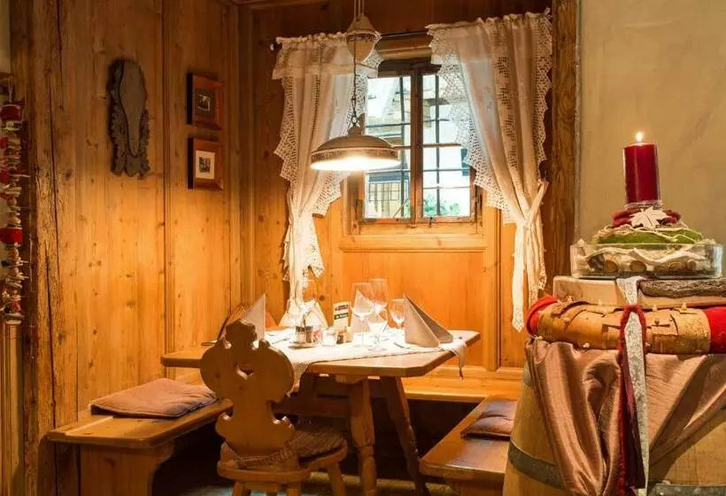 Hotelli Alpenrast Tyrol