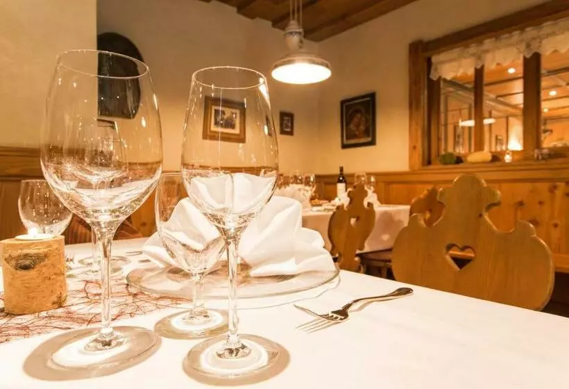 Hotelli Alpenrast Tyrol