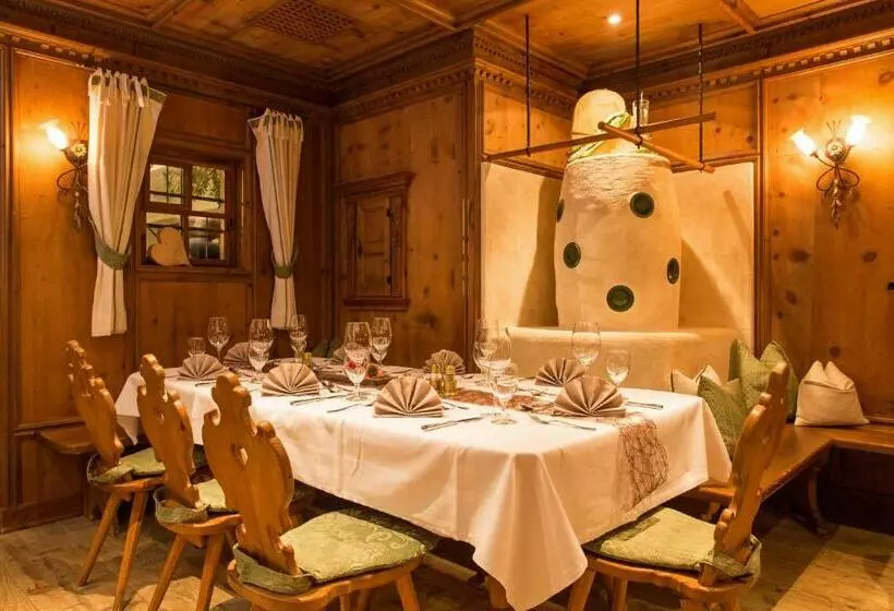 Hotelli Alpenrast Tyrol