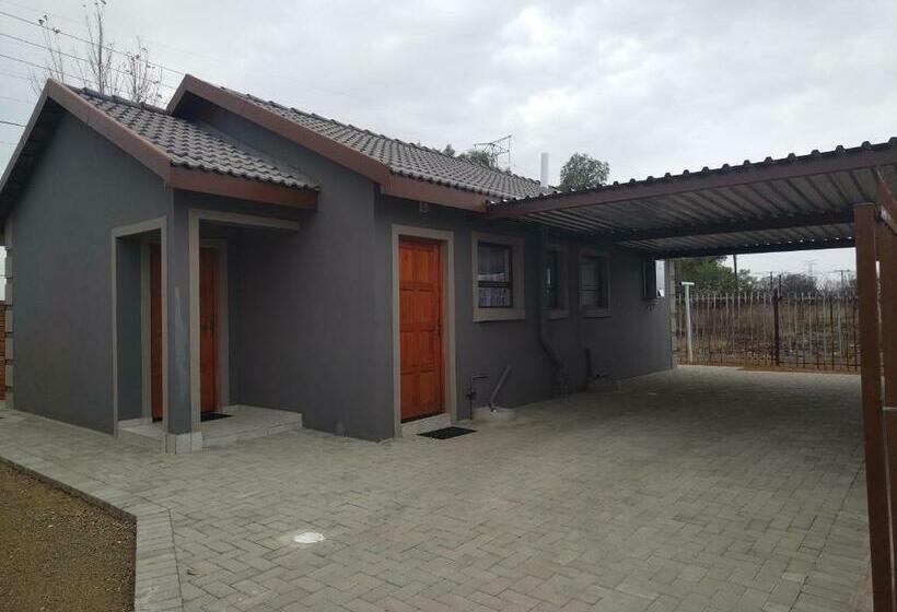 فندق صغير Moonlight Inn  206 Unit 1