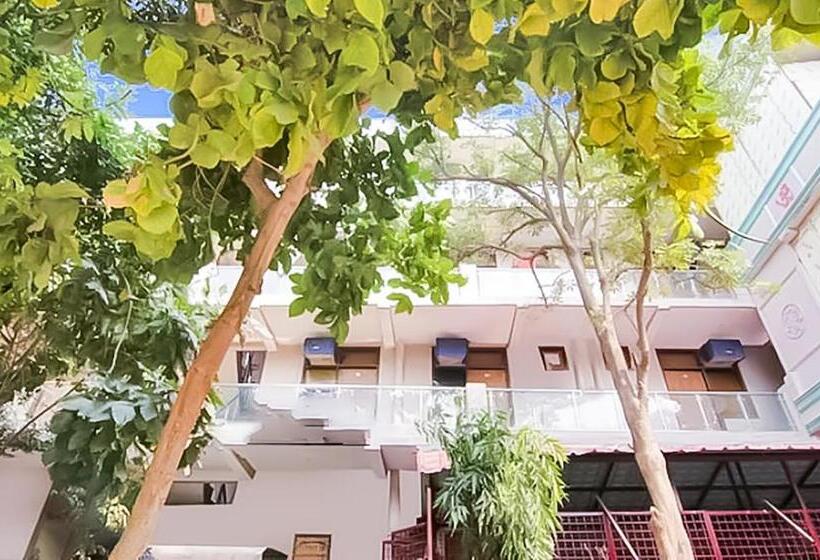 Hotelli Always Stay With Classic Near Nizamuddin Railway Station