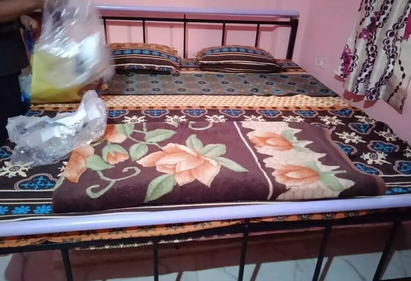 ホテル Oyo Laxmi Cottage