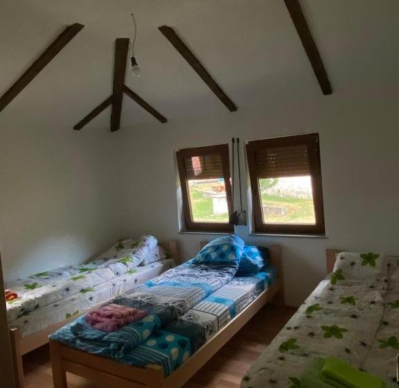 هتل Shpija E Gjyshit Vuthaj