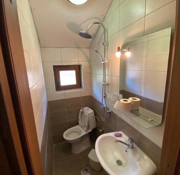 هتل Shpija E Gjyshit Vuthaj