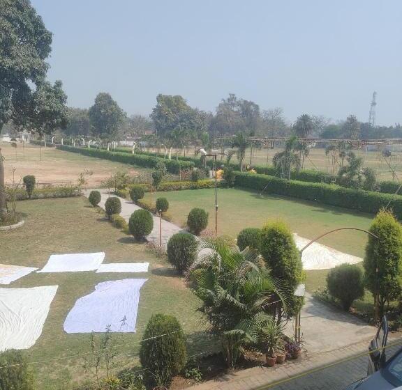 Pension Forever Lawn & Banquet