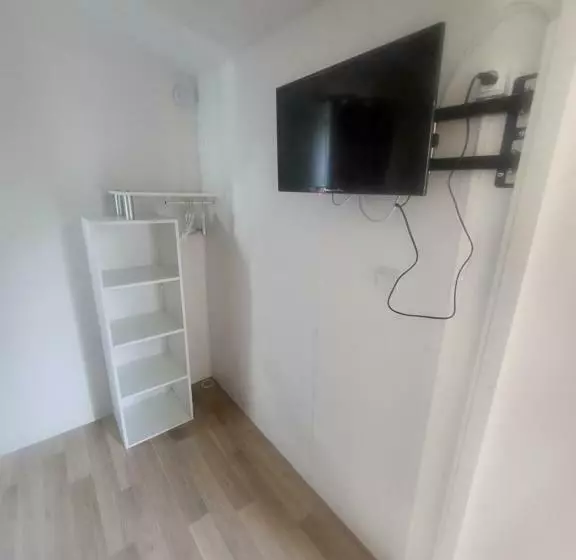 カプセルホテル Chambre Familiale 50 1 Dans Une Partie Du Mobil Home Au Camping