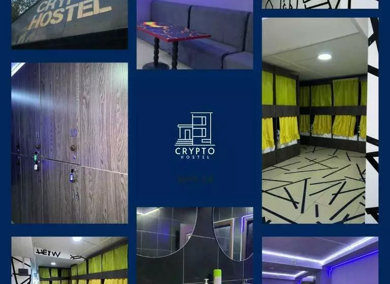 هتل کپسول Crypto Hostel