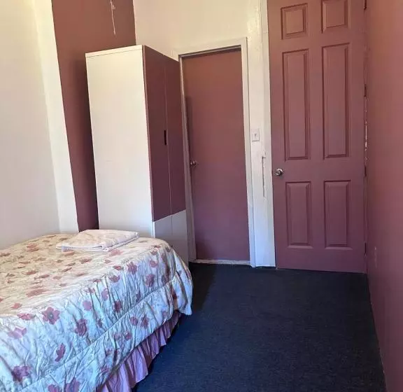 Retkeilymaja Macaw Guest House