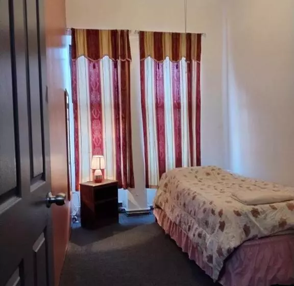 Retkeilymaja Macaw Guest House