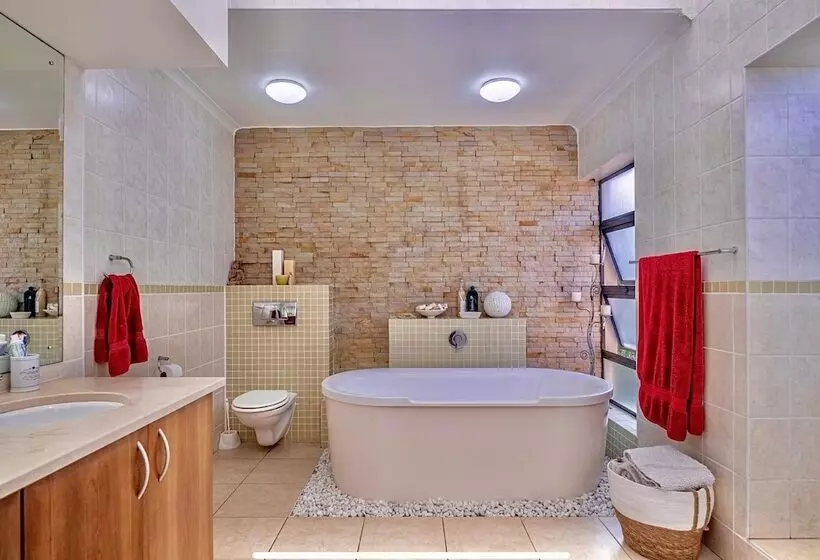 Aamiaismajoitus (B&B) Sawubona Guesthouse