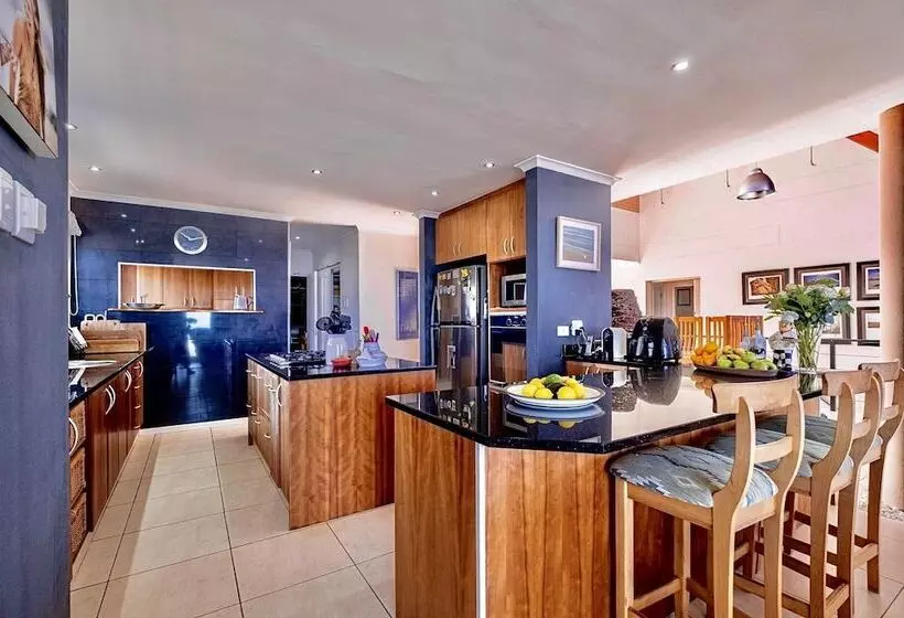 Aamiaismajoitus (B&B) Sawubona Guesthouse