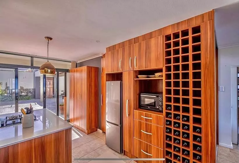 Aamiaismajoitus (B&B) Sawubona Guesthouse