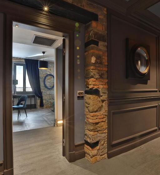 پانسیون Forvm Bijouxs