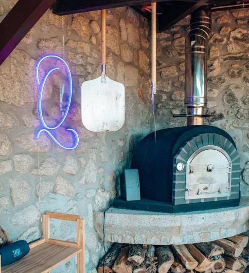 تختخواب و صبحانه The Quixote House