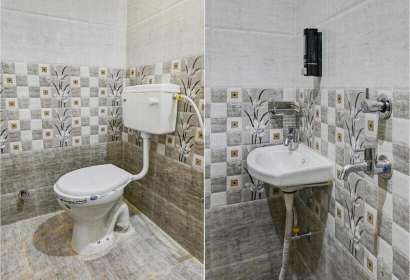 Oyo Flagship Hotel Rvr