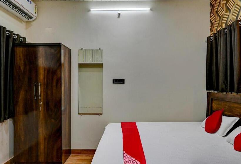 Oyo Flagship Hotel Rvr