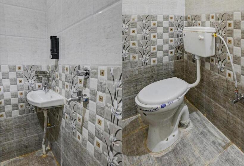 Oyo Flagship Hotel Rvr