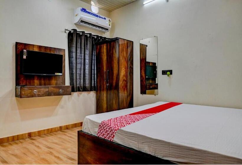 Oyo Flagship Hotel Rvr