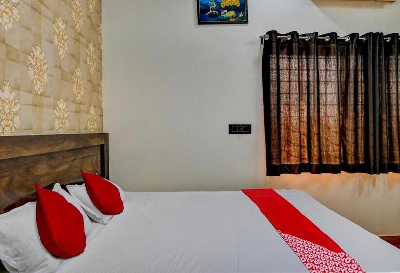 Oyo Flagship Hotel Rvr