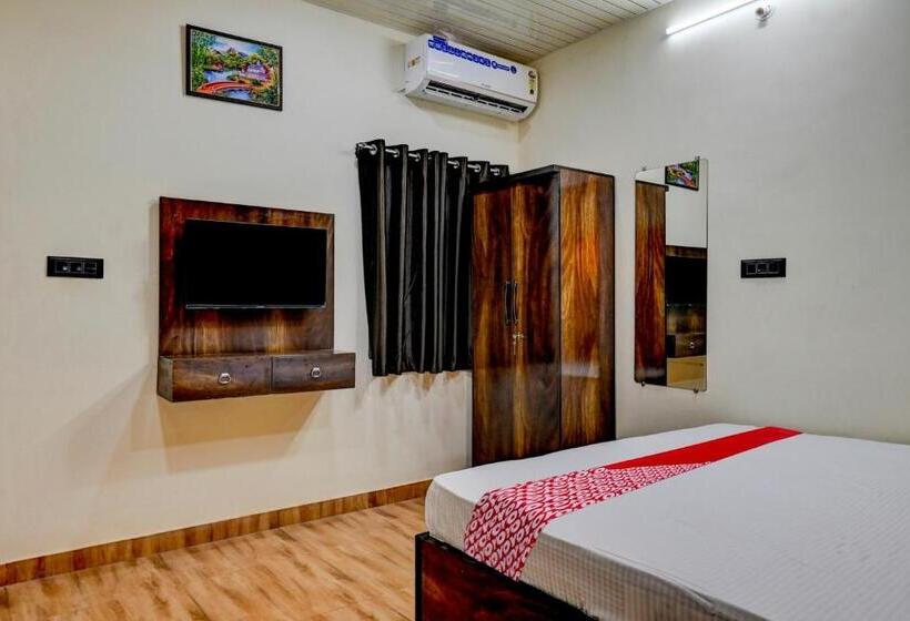 Oyo Flagship Hotel Rvr