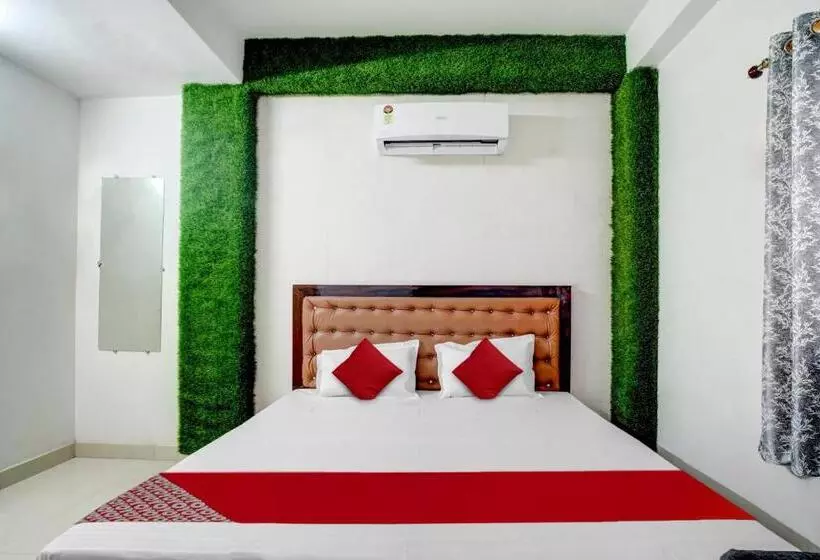 Flagship Youth Hotel & Banquet Hall