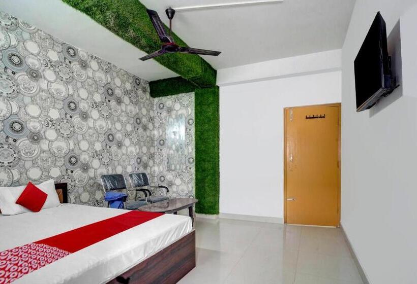 Flagship Youth Hotel & Banquet Hall