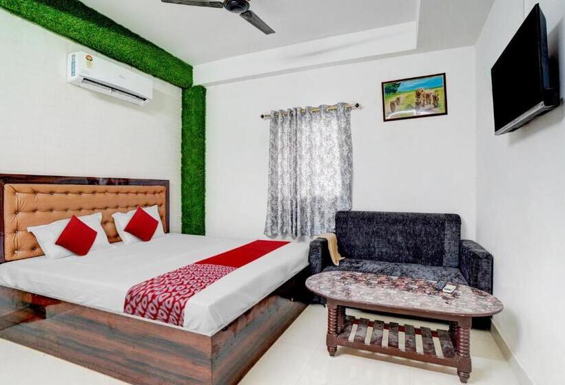 Flagship Youth Hotel & Banquet Hall