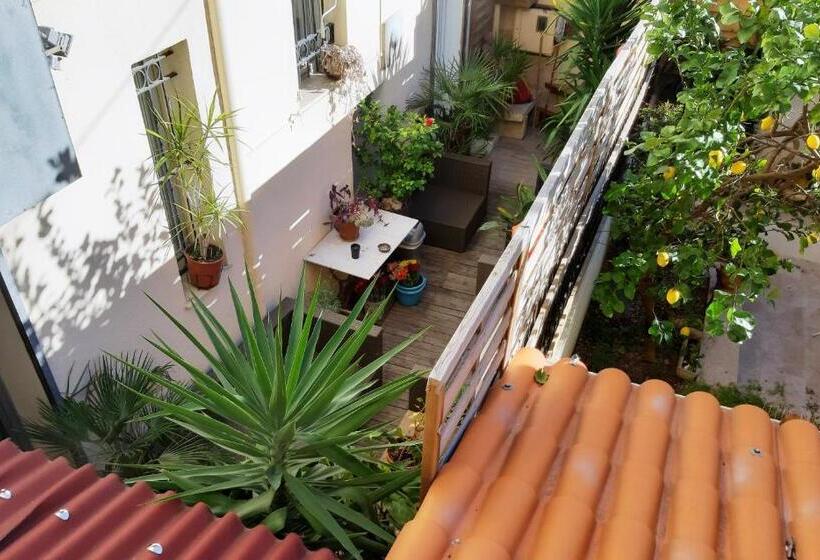 هاستل Glamorgan