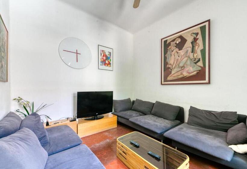 هاستل Glamorgan