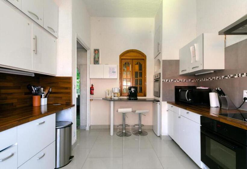 هاستل Glamorgan