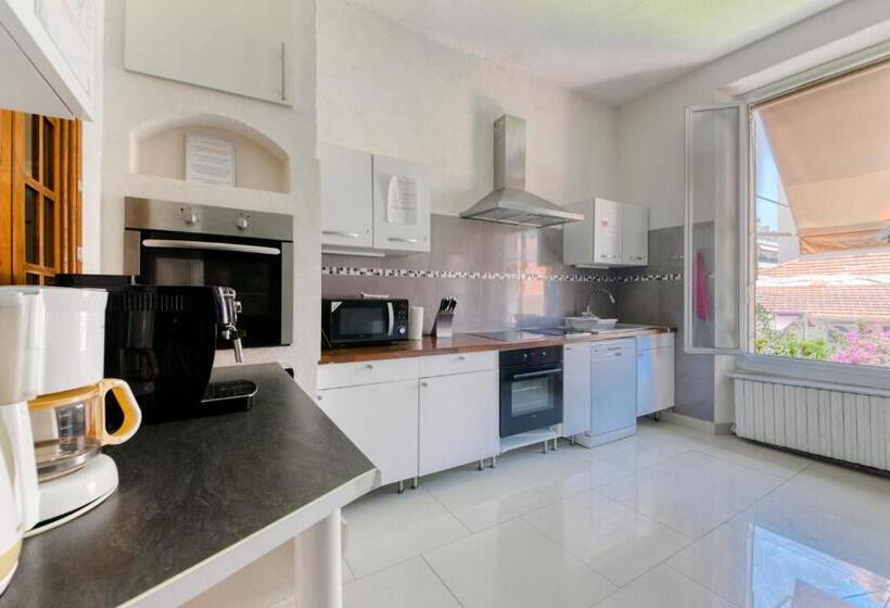 هاستل Glamorgan