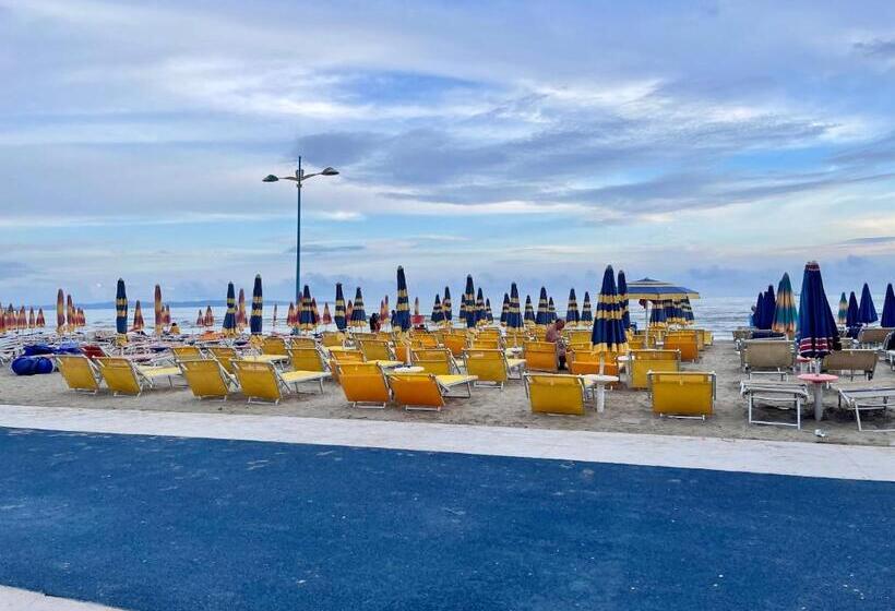 Sunrise Hotel Cameria