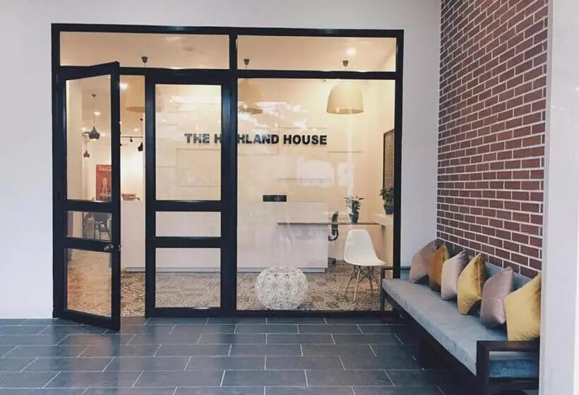 هتل The Highland House