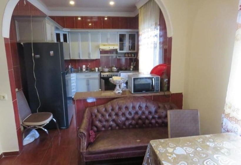 استراحتگاه Mini Hotel On Guramishvili 22
