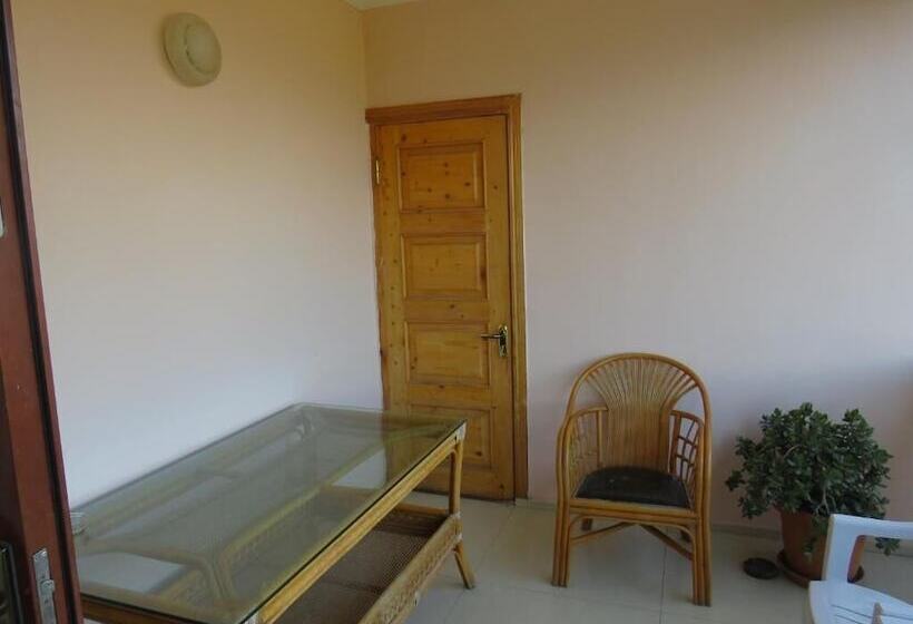 استراحتگاه Mini Hotel On Guramishvili 22