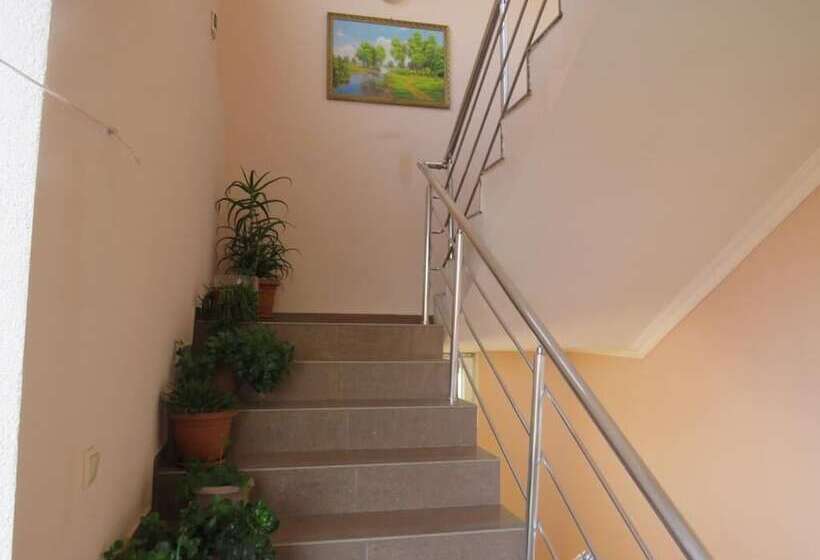 استراحتگاه Mini Hotel On Guramishvili 22