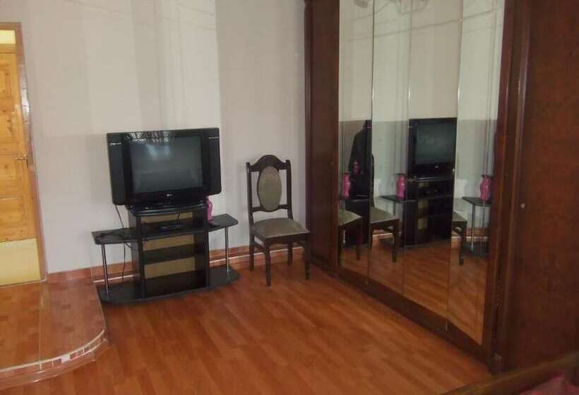 استراحتگاه Mini Hotel On Guramishvili 22