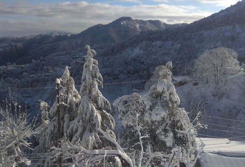 호텔 Kumaon Roop Resort