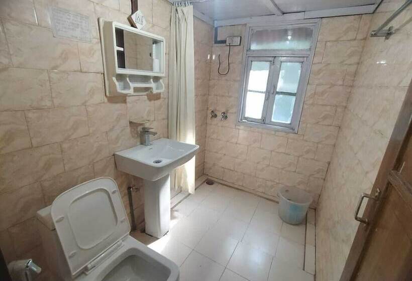 호텔 Kumaon Roop Resort