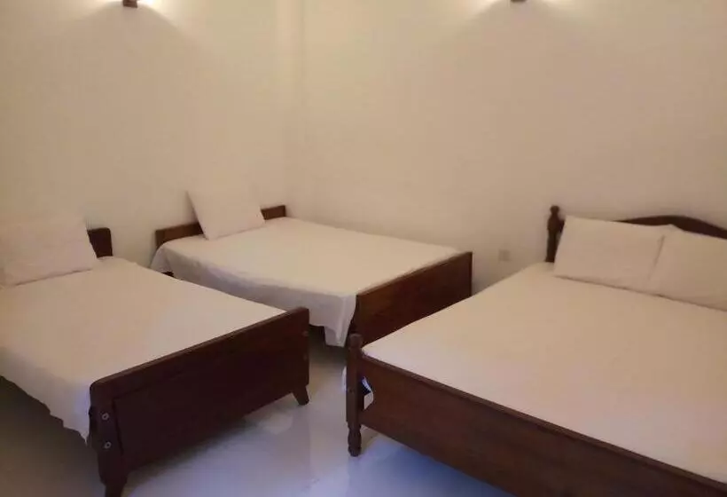 پانسیون Iwura Resort And Restaurant
