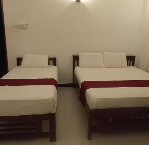 پانسیون Iwura Resort And Restaurant