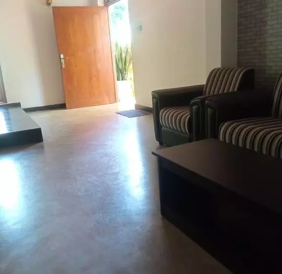 پانسیون Iwura Resort And Restaurant