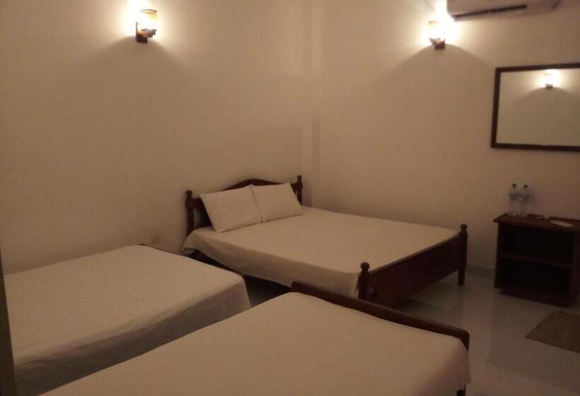 پانسیون Iwura Resort And Restaurant