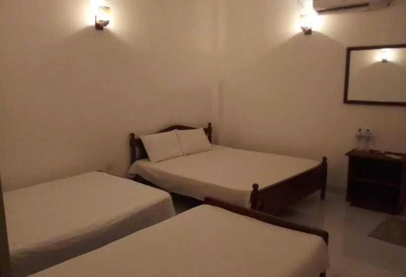 پانسیون Iwura Resort And Restaurant