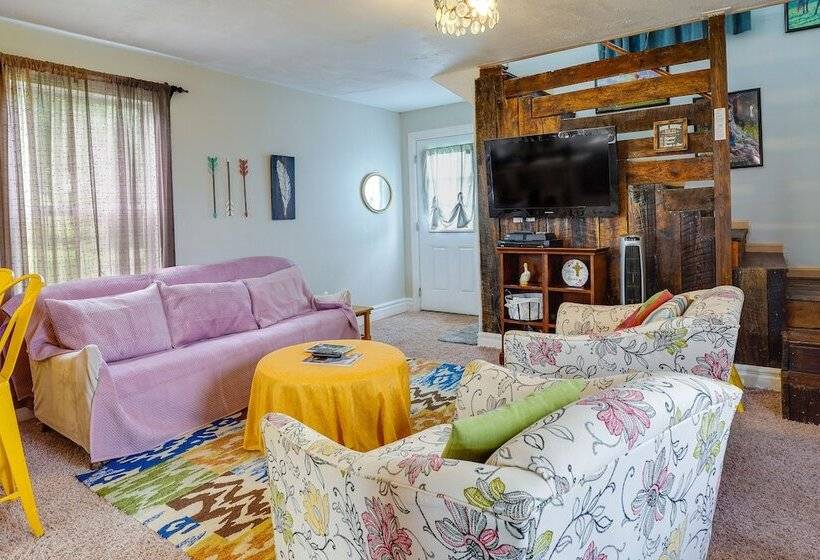 Charming Smoot Cabin On Working Farm!